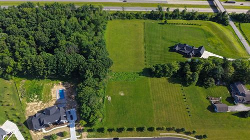 7753 Beck Ln, Zionsville, IN, 46077-9060 | Card Image