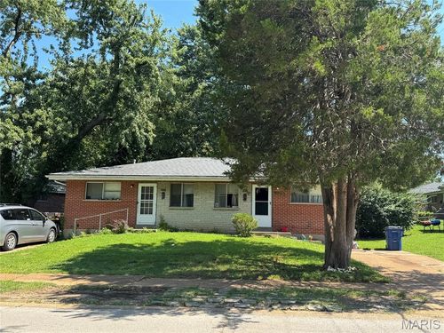 4522 Country Ln, Saint Ann, MO, 63074-1231 | Card Image