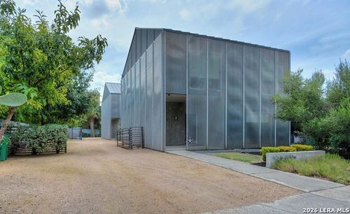 110 Biering Ave, San Antonio, TX, 78210-1616 | Card Image