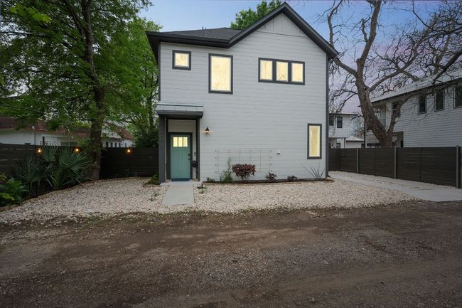 UNIT-2 - 1410 E 2 Nd St, House other with 2 bedrooms, 3 bathrooms and 1 parking in Austin TX | Image 16