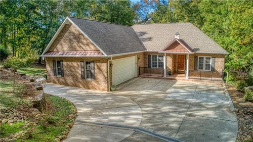 906 Rocky Cove Ln, Denton, NC, 27239-7266 | Card Image