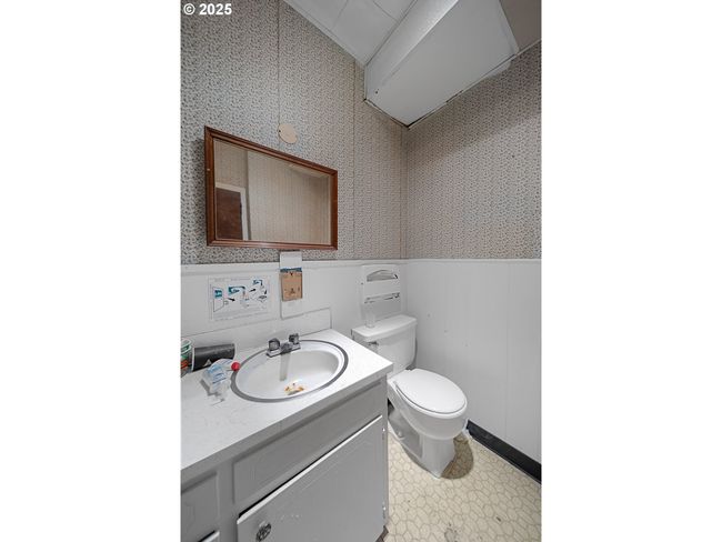 115 8 Th St, Home with 0 bedrooms, 0 bathrooms and 15 parking in Winchester Bay OR | Image 32