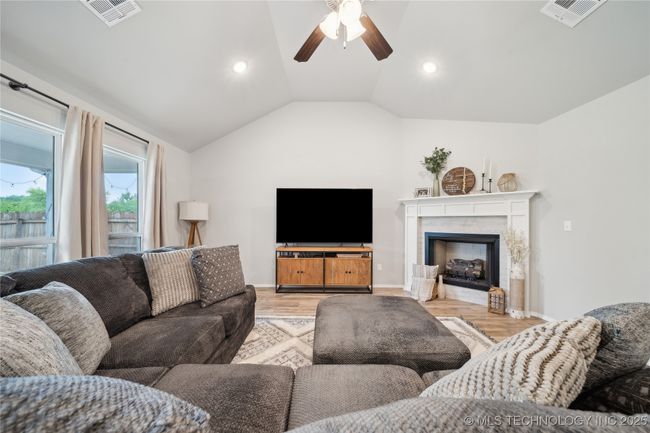 BEAUTIFUL LIVING SPACE WITH FIREPLACE | Image 11