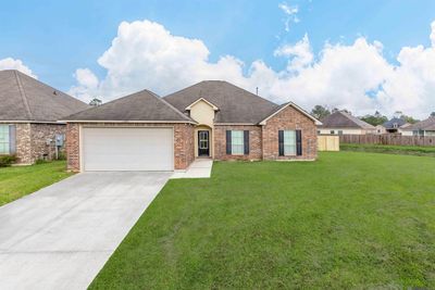 13885 Avocado Dr, House other with 3 bedrooms, 2 bathrooms and null parking in Denham Springs LA | Image 1