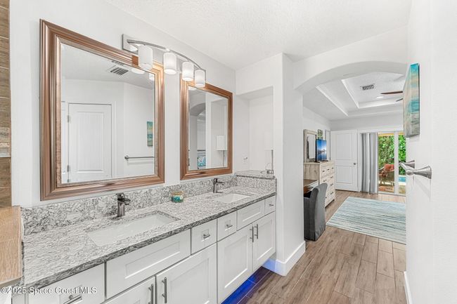 Very large primary bathroom | Image 23