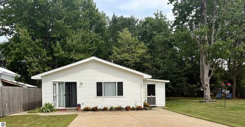 227 Spruce St, Kalkaska, MI, 49646-8189 | Card Image