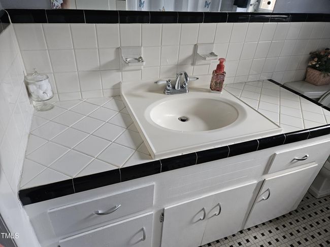 sink | Image 15