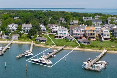 111 N Water St, Edgartown, MA, 02539-8016 | Card Image