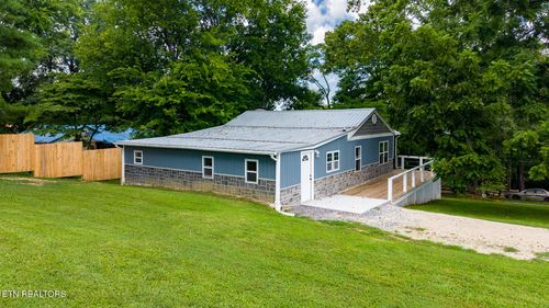 305 Augusta Ave, Maryville, TN, 37804-3050 | Card Image