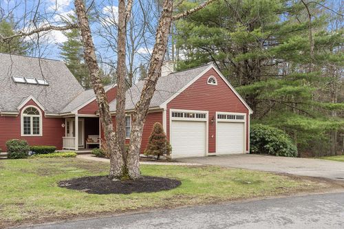 9 Peninsula Dr, Stratham, NH, 03885-2333 | Card Image