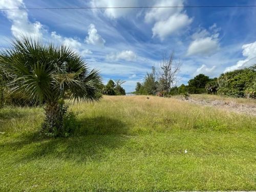 10093 Hallendale Dr, PORT CHARLOTTE, FL, 33981 | Card Image