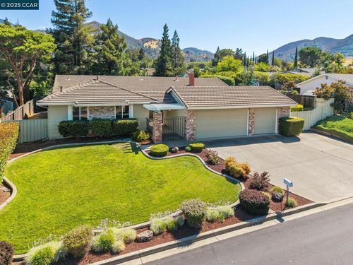 30 Mt Mckinley Ct, Clayton, CA, 94517-1508 | Card Image