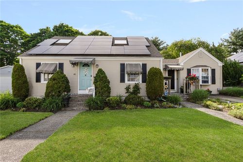 45 Woodhaven Rd, Pawtucket, RI, 02861-3530 | Card Image