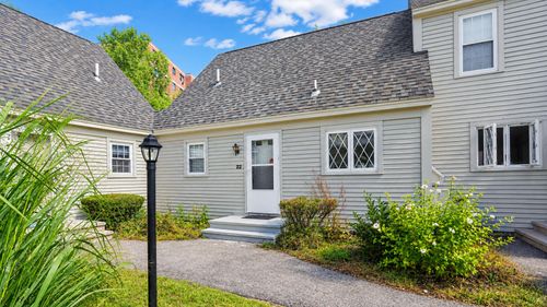 22-139 Broadway, South Portland, ME, 04106-2279 | Card Image