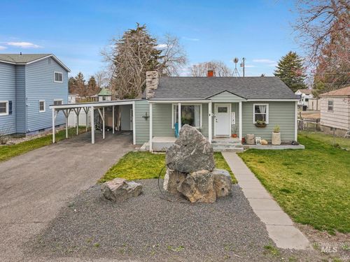 1221 Nevada St, Gooding, ID, 83330-1748 | Card Image