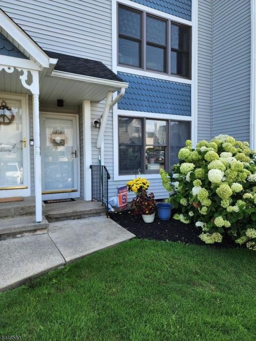 11 Burlington Ct, Hamburg, NJ, 07419-1319 | Card Image