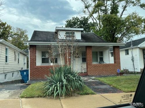 7008 Garesche Ave, Jennings, MO, 63136-1037 | Card Image