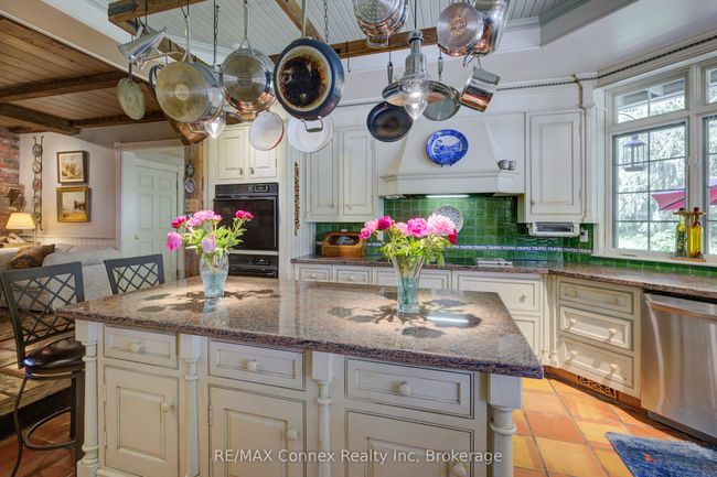 13233 5 Th Line, Home with 4 bedrooms, 5 bathrooms and 20 parking in Rockwood ON | Image 7