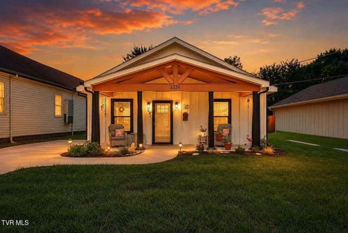 2221 Ashwood Ave, Kingsport, TN, 37664-2632 | Card Image