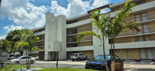 304-8870 Fontainebleau Blvd, Miami, FL, 33172-4453 | Card Image