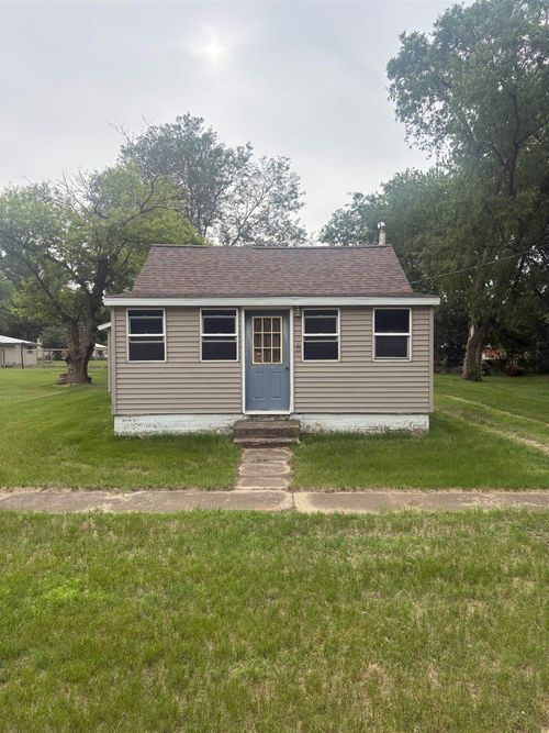 406 S Roberts Avenue, Graettinger, IA, 51342 | Card Image