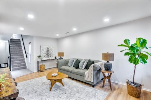 8 Springholm Dr, Berkeley Heights, NJ, 07922-2700 | Card Image