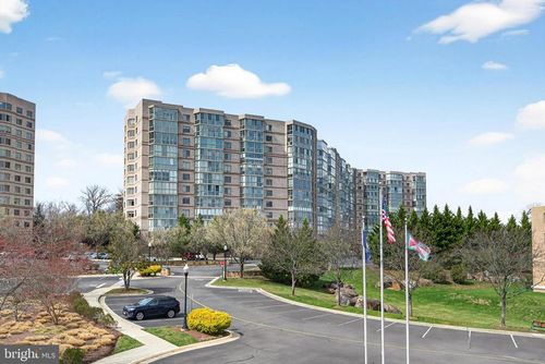 1122-19355 Cypress Ridge Ter, LEESBURG, VA, 20176-6911 | Card Image