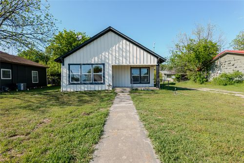 228 W Archer St, Jacksboro, TX, 76458-1744 | Card Image