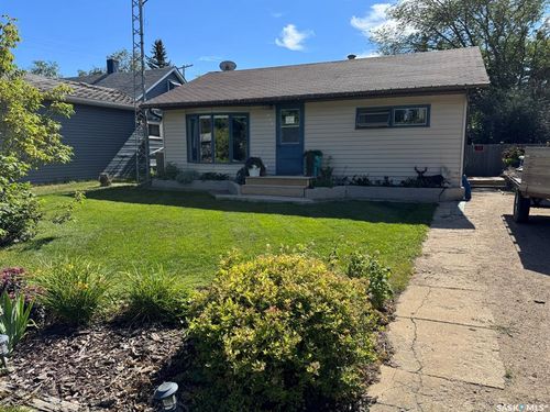 103 3rd Ave W, Maidstone, SK, S0M1M0 | Card Image
