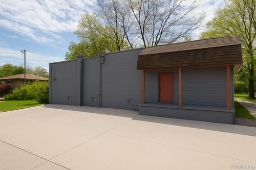 595 Orchard Lake Rd, Pontiac, MI, 48341-2035 | Card Image