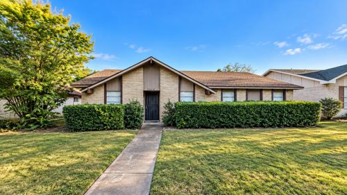 7114 Chinaberry Road, Dallas, TX, 75249 | Card Image