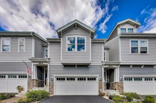 617 Riverbank Ct, Geneva, IL, 60134-3335 | Card Image