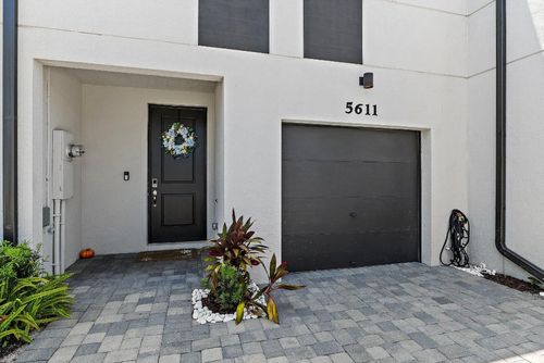 5611 Enclave Dr, Mangonia Park, FL, 33407-2121 | Card Image