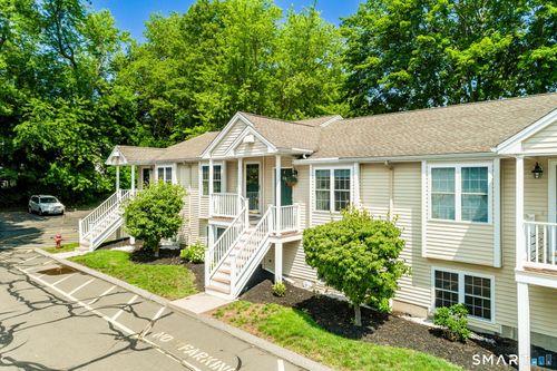 c3-530 Center St, Wallingford, CT, 06492-3880 | Card Image