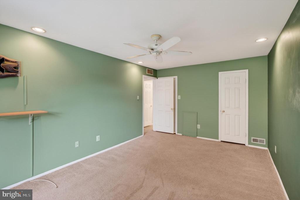 Residential in MOUNT LAUREL 5
