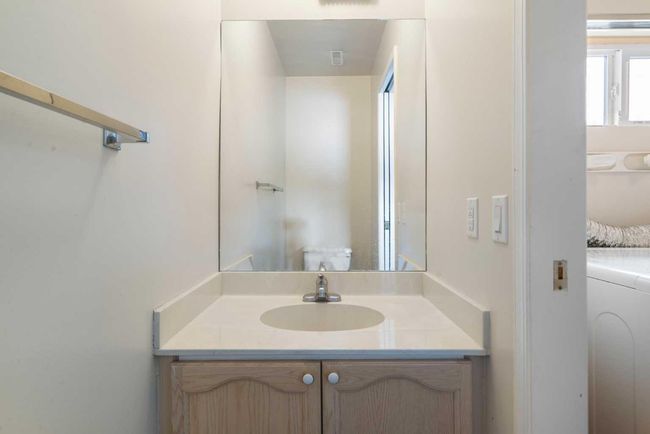 219 Coachway Lane Sw, Townhouse with 3 bedrooms, 3 bathrooms and 2 parking in Calgary AB | Image 10