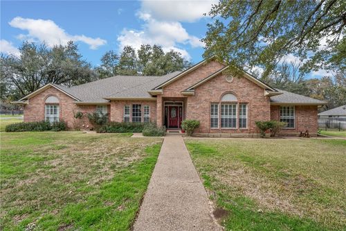 201 Cobblestone Lane, Crawford, TX, 76638 | Card Image