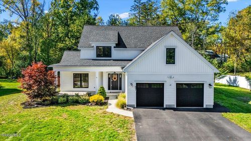 691 St Marks Ln, Niskayuna, NY, 12309-4924 | Card Image