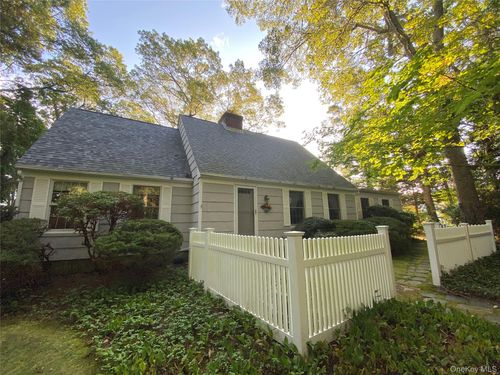 1420 Laurelwood Dr, Laurel, NY, 11948-1402 | Card Image