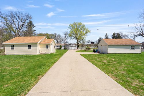 2697 River Rd, Kankakee, IL, 60901-7151 | Card Image