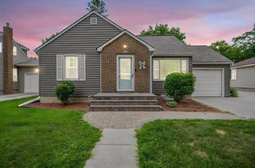 1193 River Rd, Windom, MN, 56101-1327 | Card Image