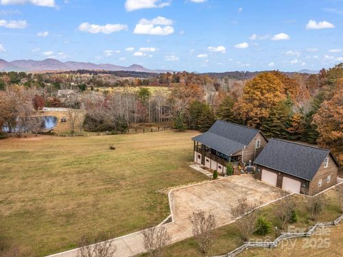 557 Emerald Pkwy, Rutherfordton, NC, 28139-6549 | Card Image