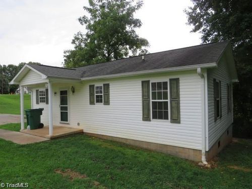 103 Shaw St, Jonesville, NC, 28642-2114 | Card Image