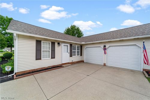 176 Newport Dr, Painesville, OH, 44077-1551 | Card Image