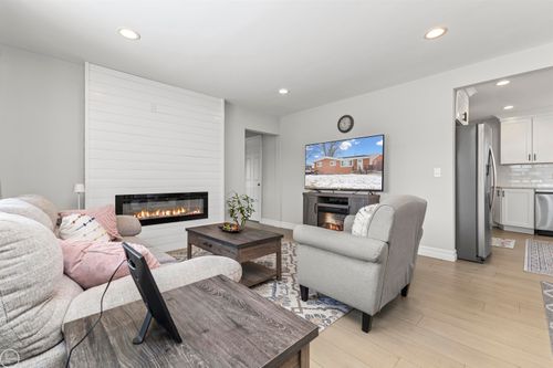 31233 Arrowhead St, Saint Clair Shores, MI, 48082-1208 | Card Image