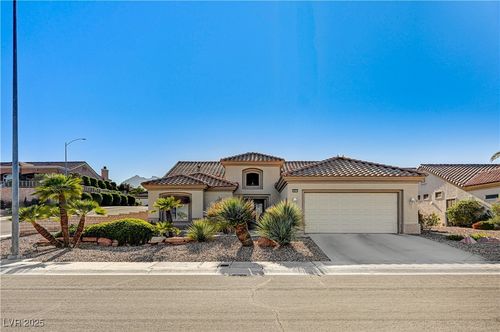 2801 Byron Dr, Las Vegas, NV, 89134-7579 | Card Image