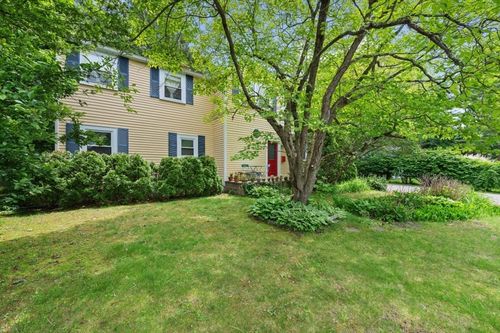 18 Edgewood Rd, Westwood, MA, 02090-3136 | Card Image