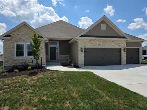7001 Ne 103rd St, Kansas City, MO, 64156-7702 | Card Image