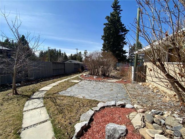 4912 54 Avenue, Home with 3 bedrooms, 2 bathrooms and 2 parking in Olds AB | Image 3