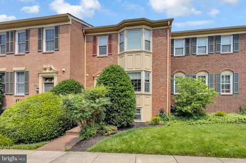 6861 Williamsburg Pond Ct, Falls Church, VA, 22043-1660 | Card Image
